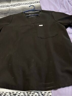 FIGS Women’s Black V-Neck Scrub Top & Jogger Bottoms